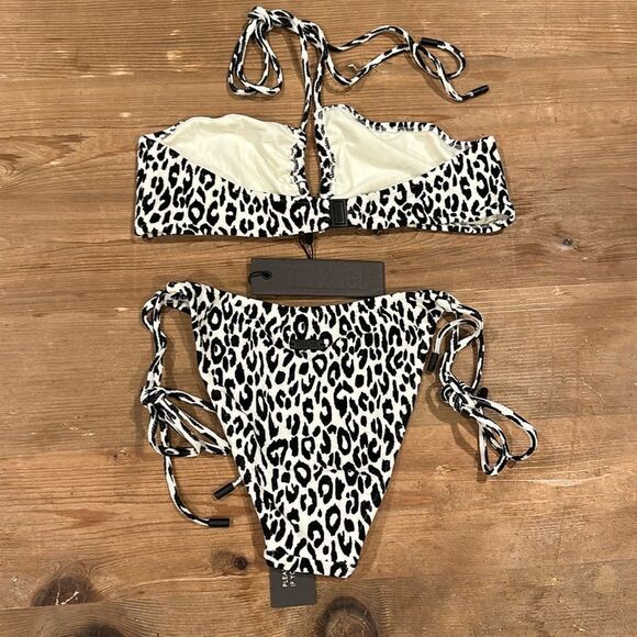 TRIANGL - ASTER POWDER IN BLACK AND WHITE NO BAG NEW WITH TAGS - Picture 3 of 5